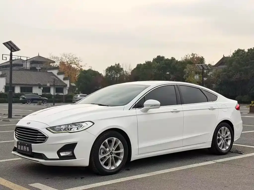 Ford Mondeo — фото 1