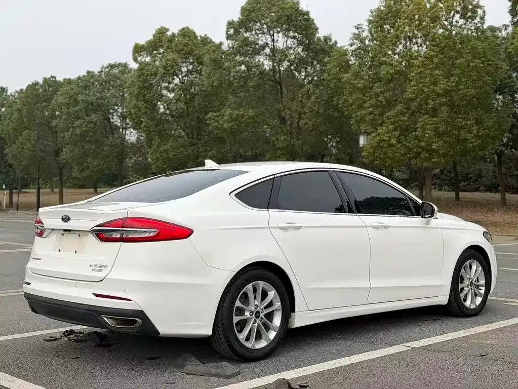 Ford Mondeo — фото 7