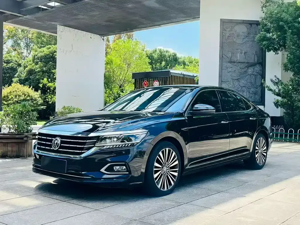 Volkswagen Passat — фото 1