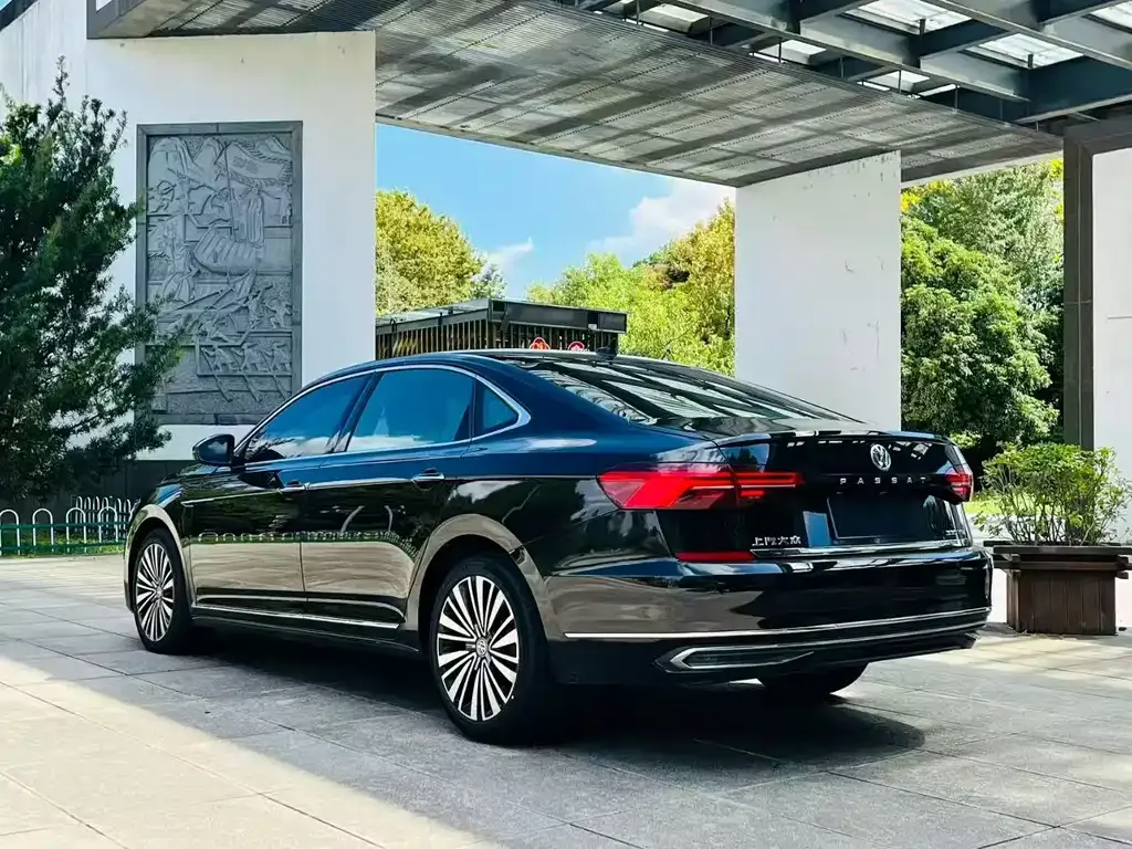 Volkswagen Passat — фото 6