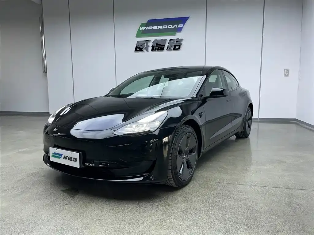 Tesla Model 3 — фото 1