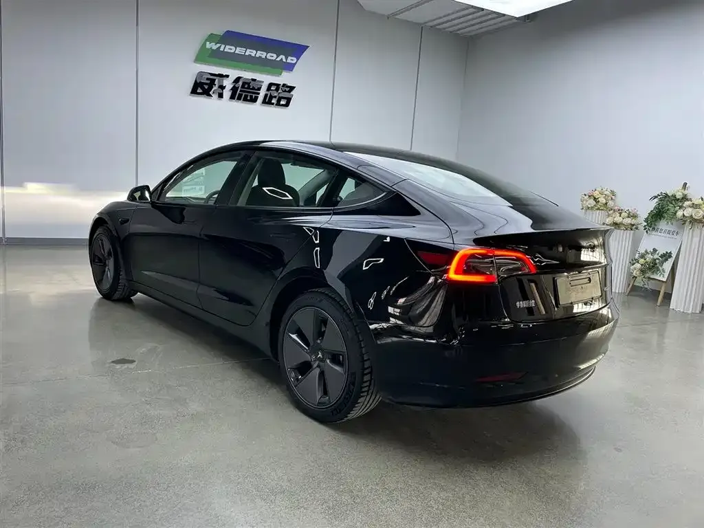 Tesla Model 3 — фото 4