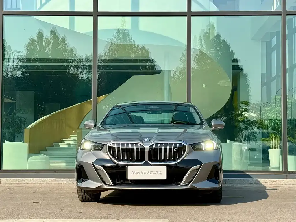 BMW i5 — фото 9