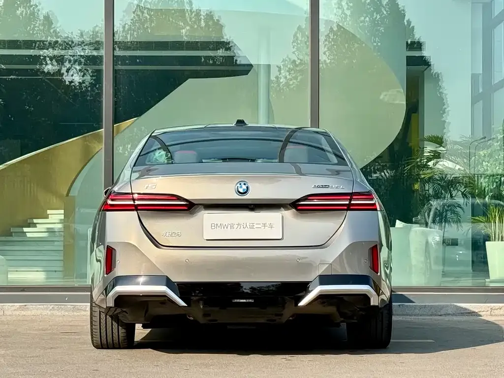 BMW i5 — фото 6