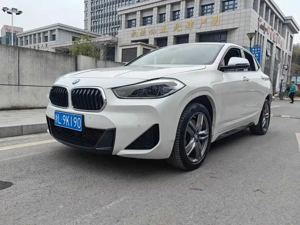 BMW X2 — фото 1