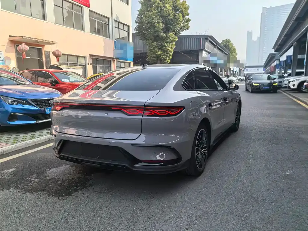 BYD Han — фото 10