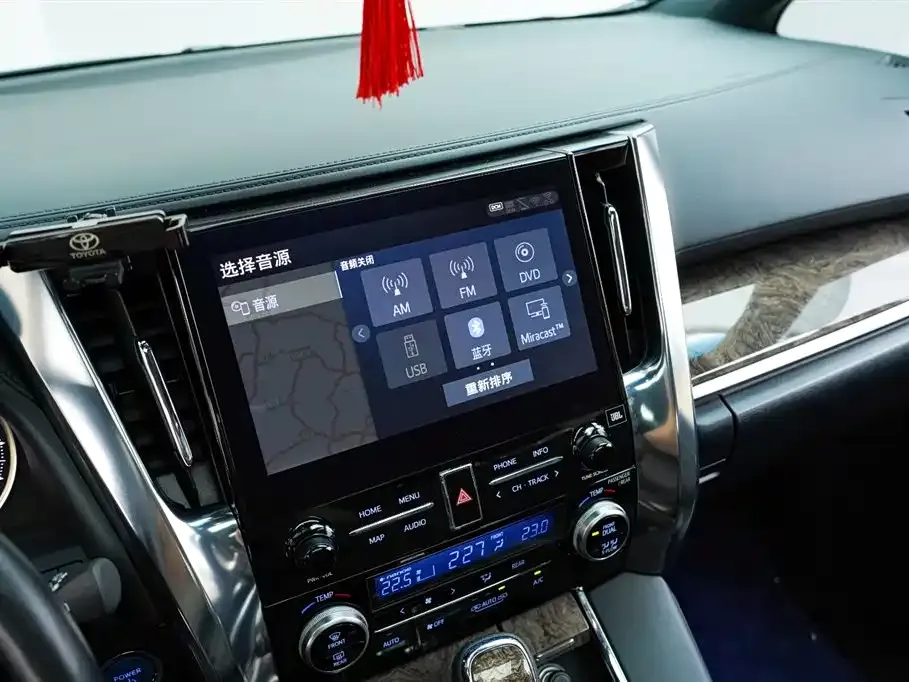 Toyota Alphard — фото 10
