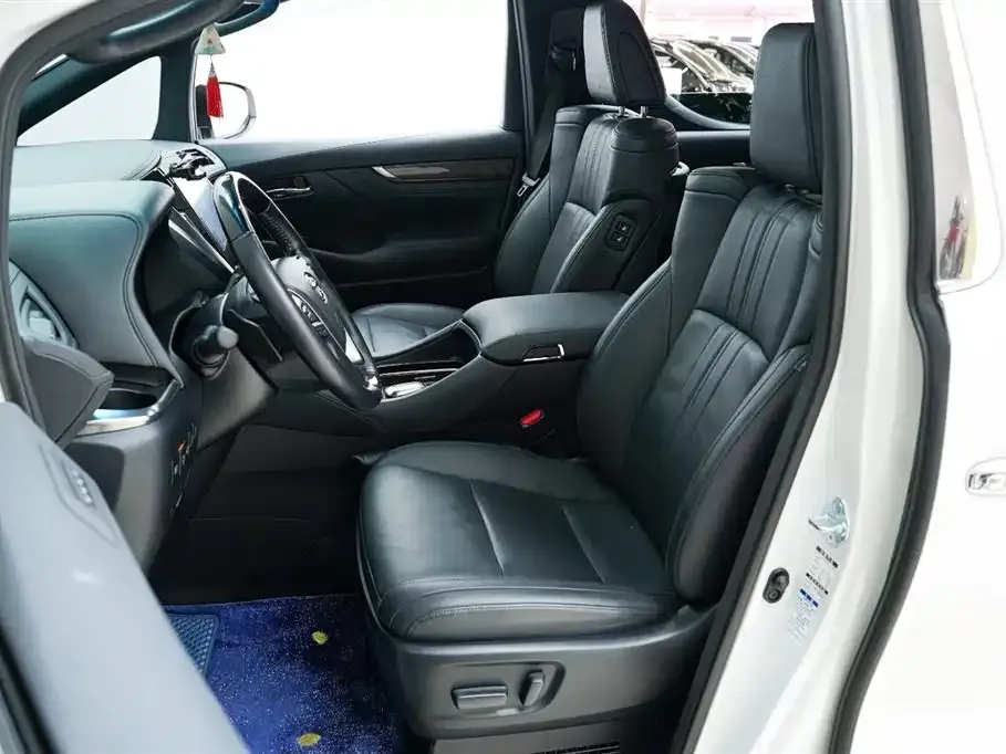 Toyota Alphard — фото 8
