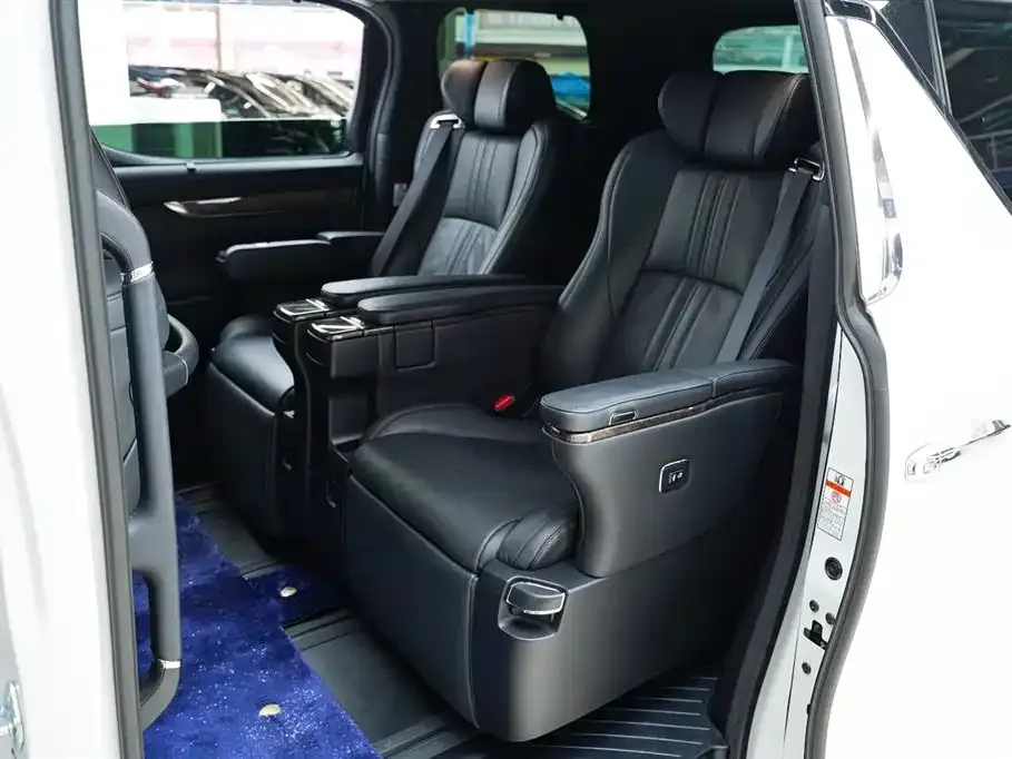 Toyota Alphard — фото 2
