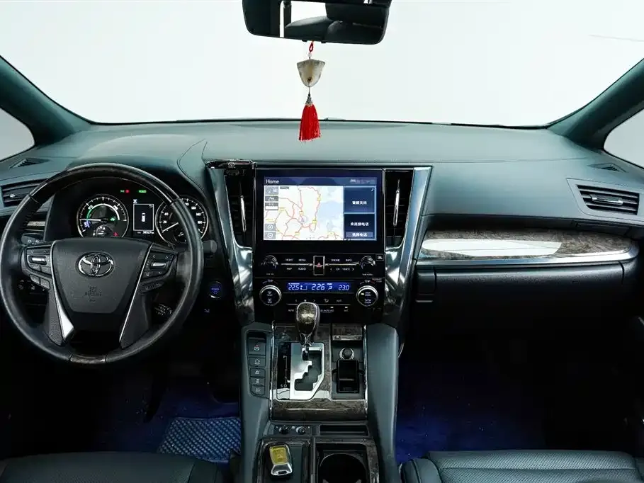 Toyota Alphard — фото 4