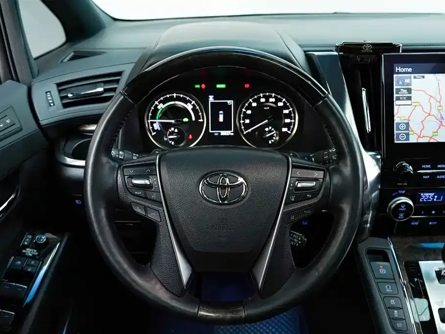 Toyota Alphard — фото 9