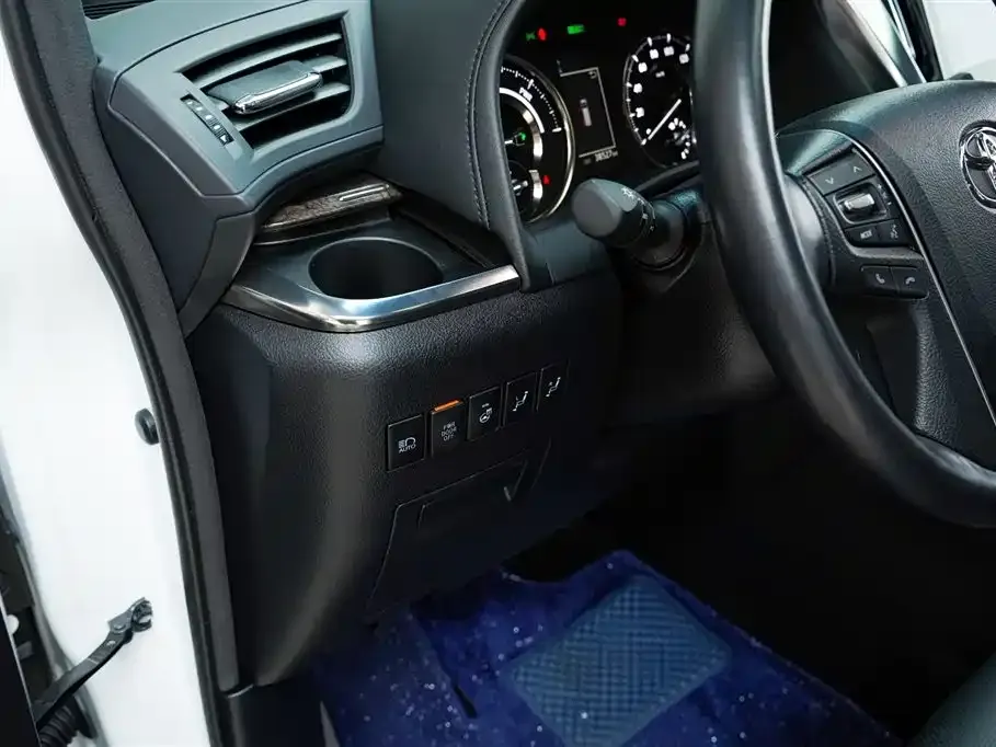 Toyota Alphard — фото 3