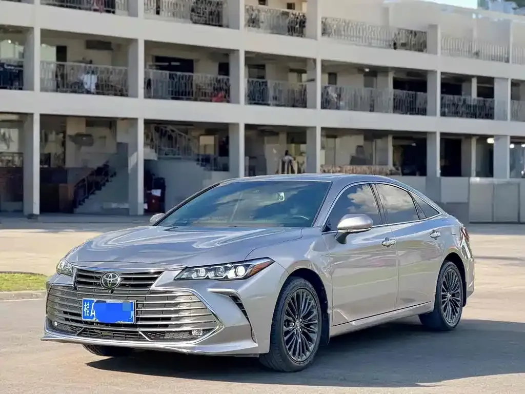 Toyota Avalon — фото 1