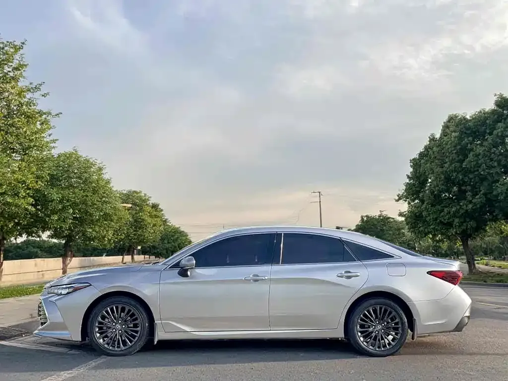 Toyota Avalon — фото 2