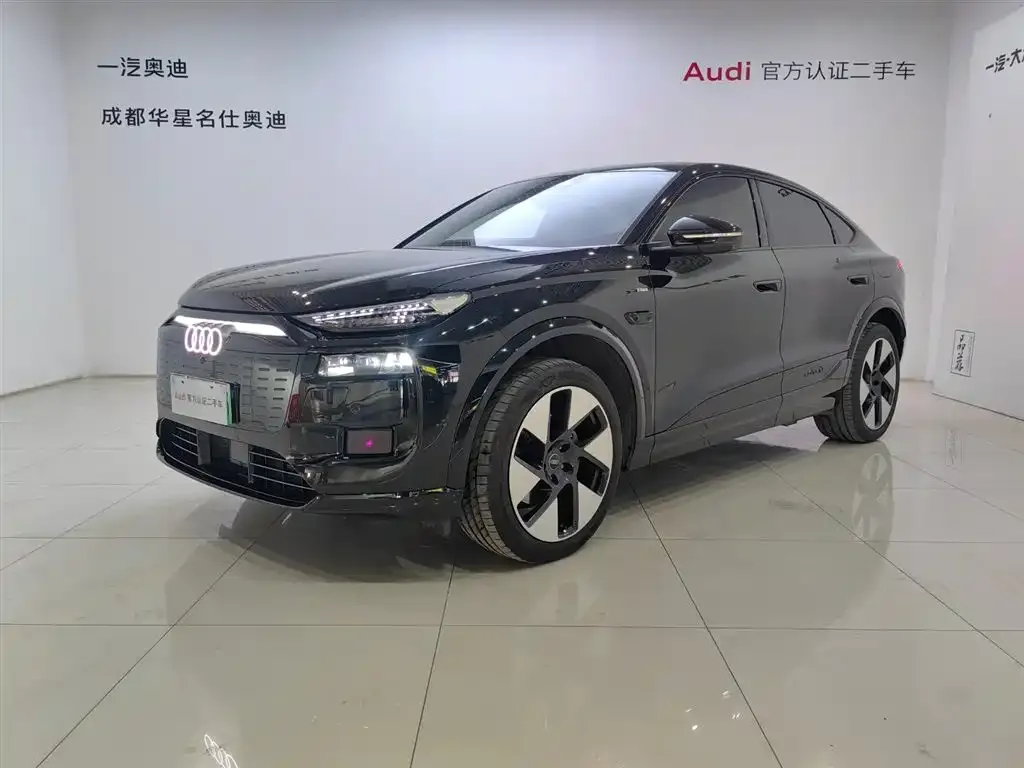 Audi Q6L Sportback e-tron — фото 1