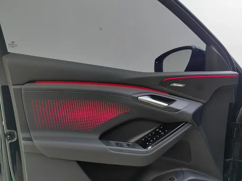 Audi Q6L Sportback e-tron — фото 7