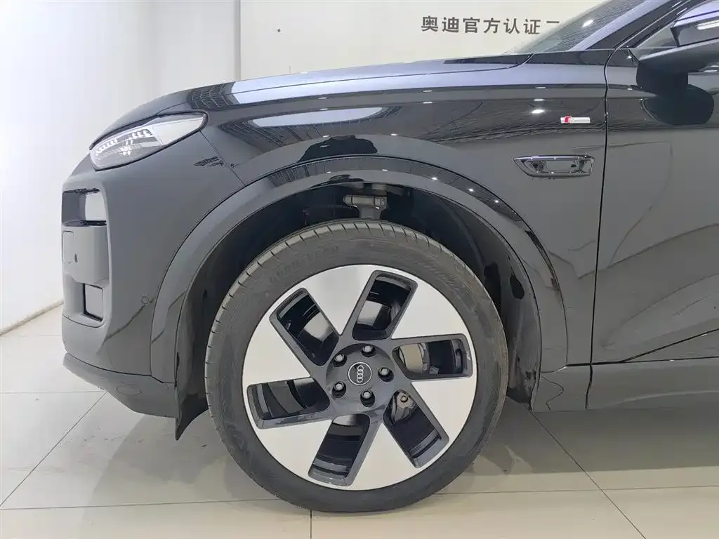 Audi Q6L Sportback e-tron — фото 3