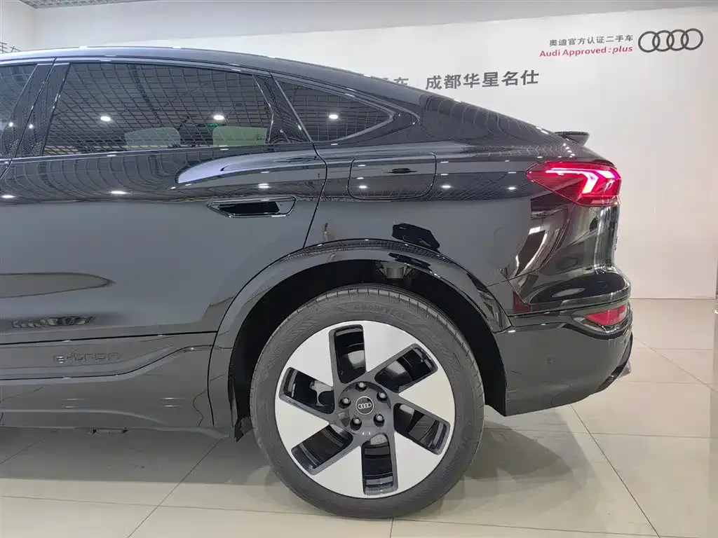 Audi Q6L Sportback e-tron — фото 10