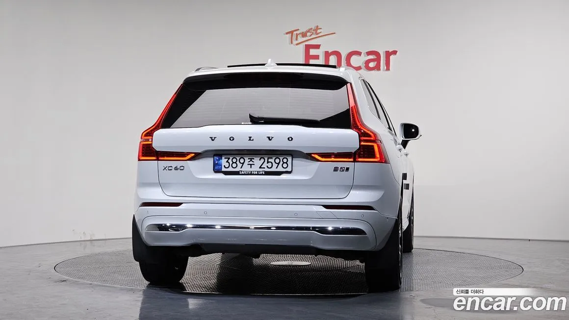 Volvo XC60 — фото 4