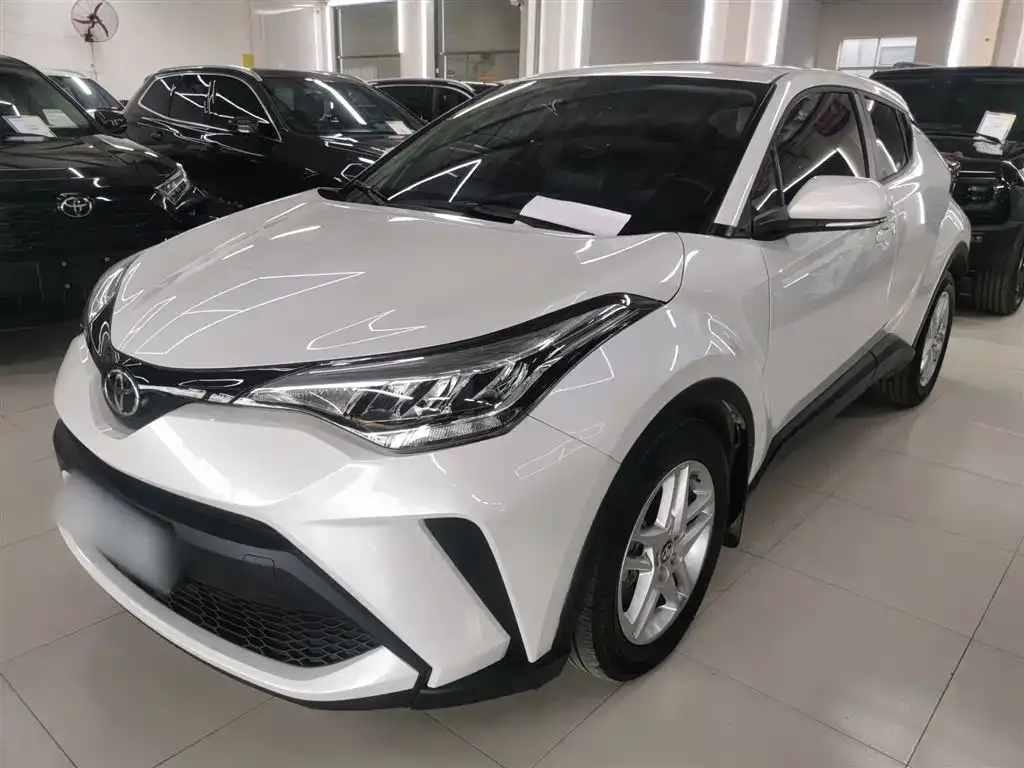 Toyota C-HR — фото 1