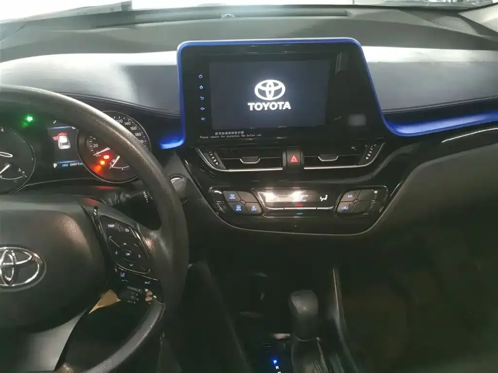 Toyota C-HR — фото 2
