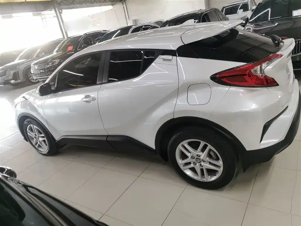 Toyota C-HR — фото 9