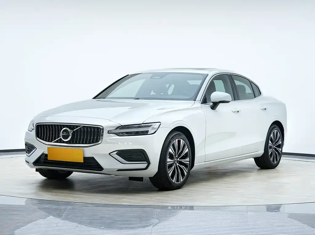 Volvo S60 — фото 1