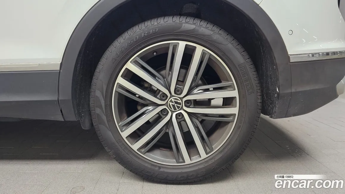 Volkswagen Tiguan — фото 8