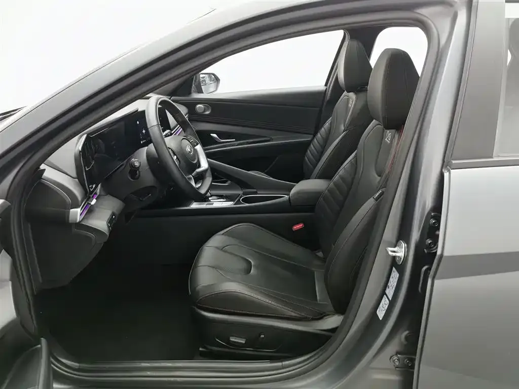 Hyundai Elantra — фото 10