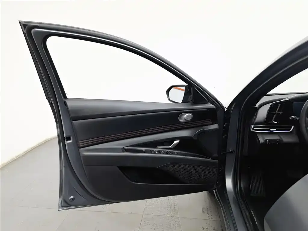 Hyundai Elantra — фото 8