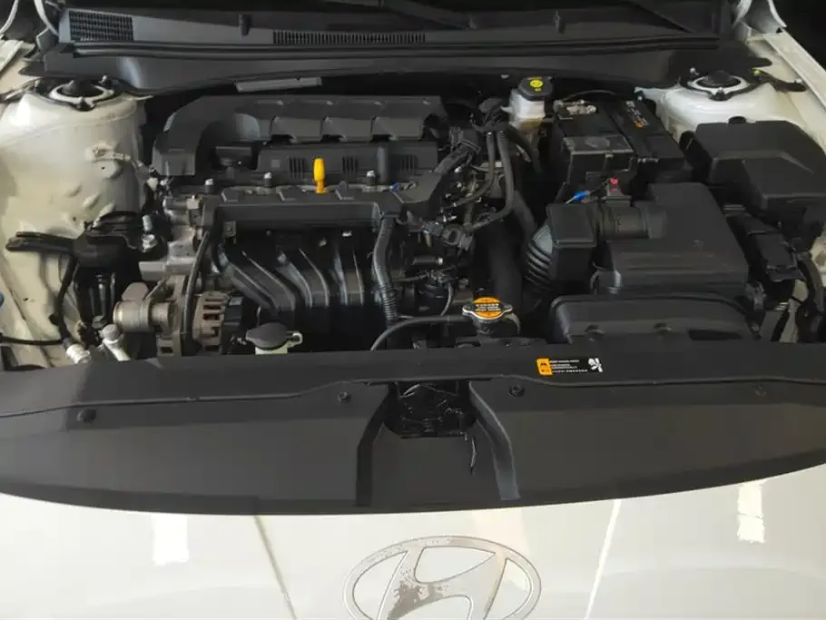 Hyundai Elantra — фото 10