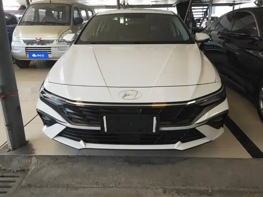 Hyundai Elantra — фото 2