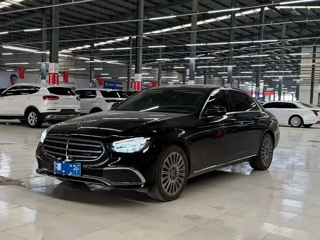 Mercedes-Benz E-Class — фото 1