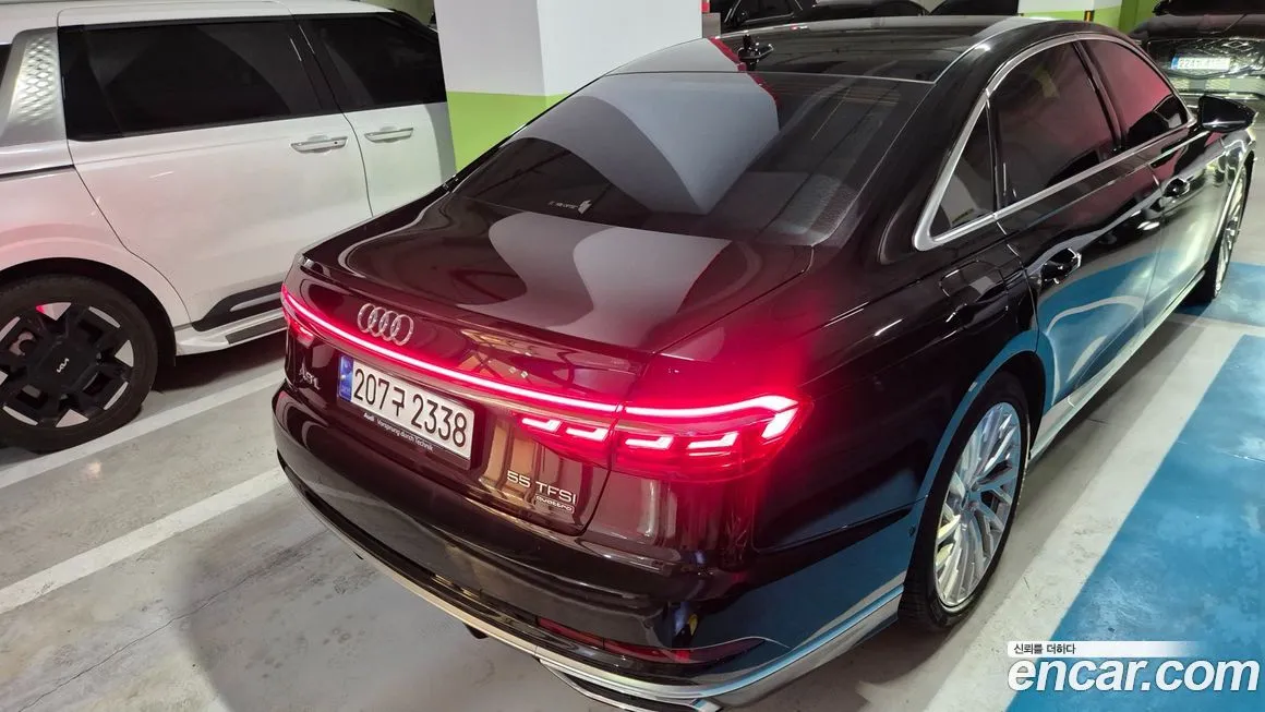 Audi A8 — фото 1