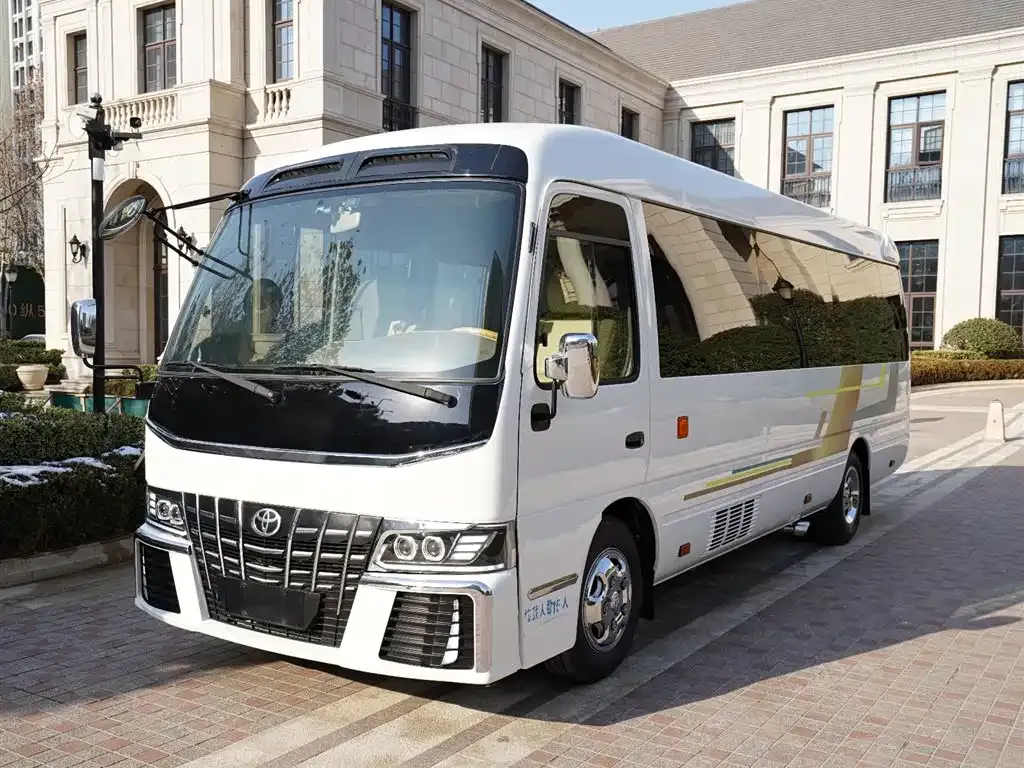 Toyota Coaster — фото 1