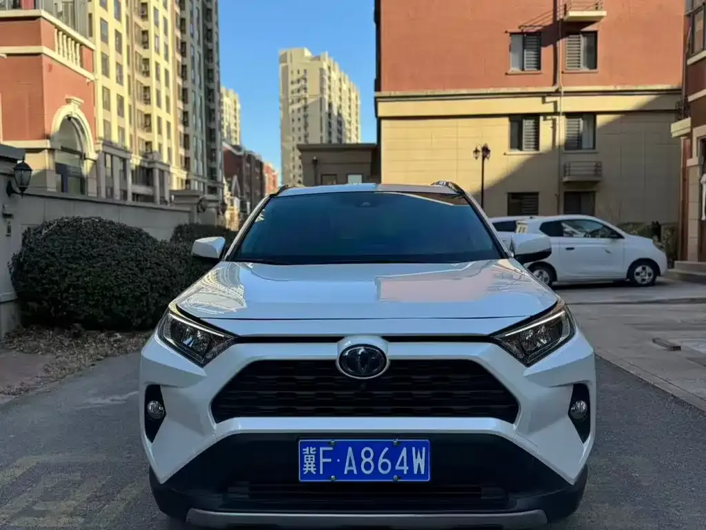 Toyota RAV4 — фото 6