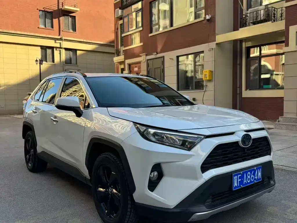 Toyota RAV4 — фото 3