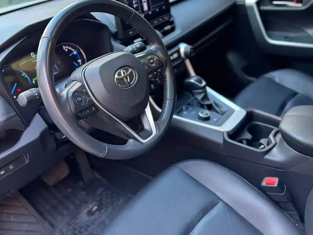 Toyota RAV4 — фото 4