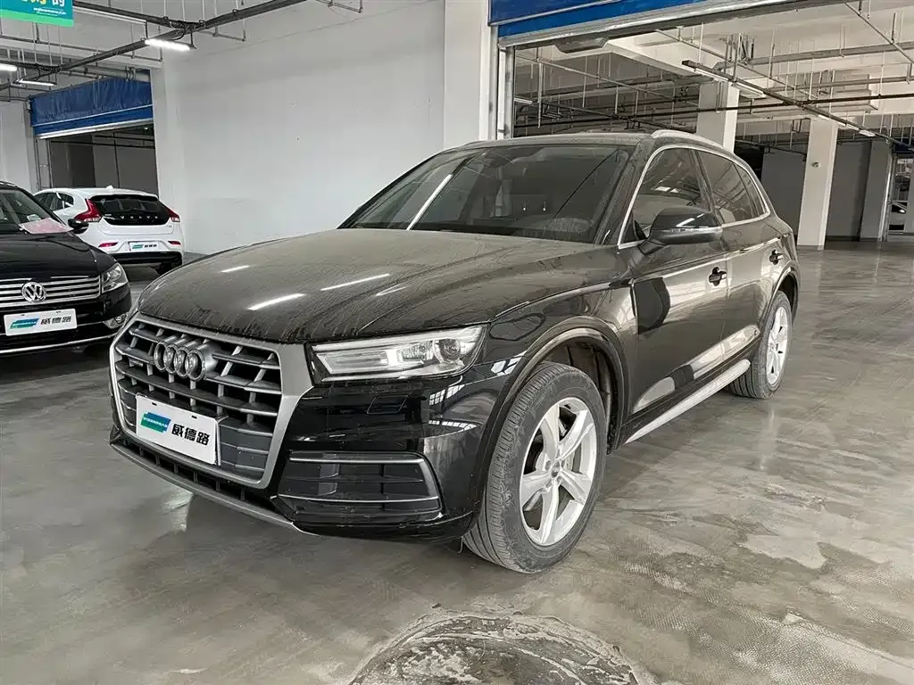 Audi Q5L — фото 1