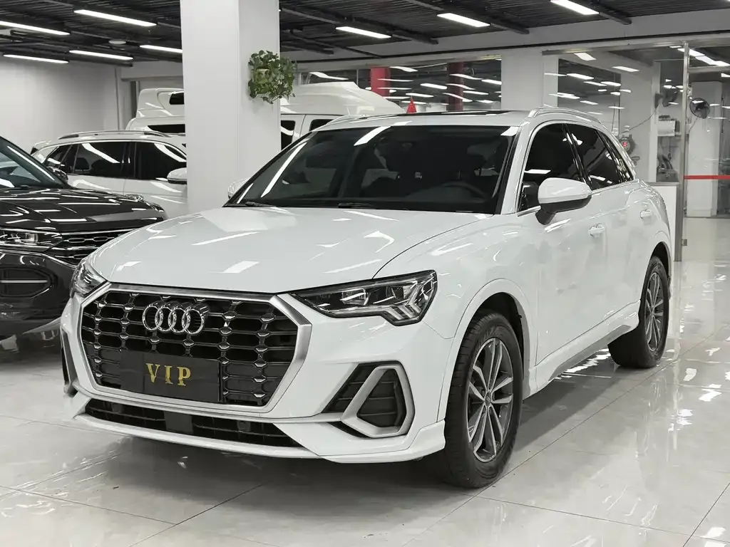Audi Q3 — фото 1