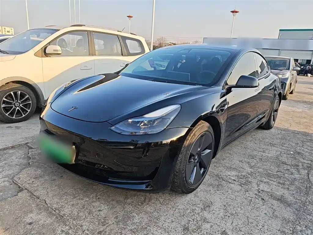 Tesla Model 3 — фото 1