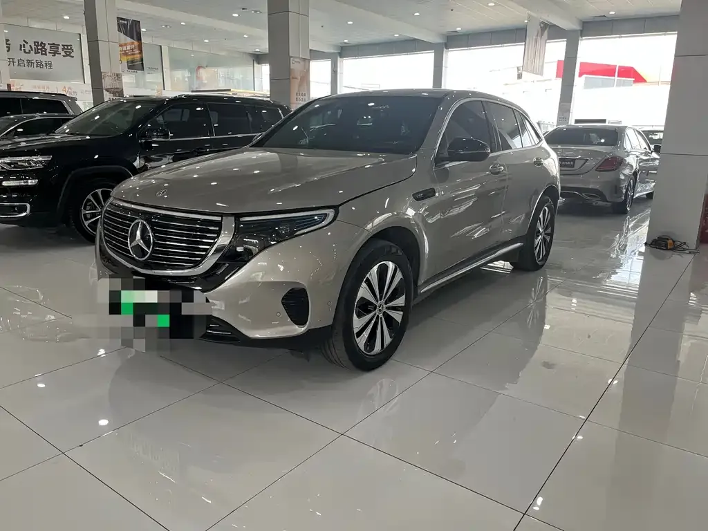 Mercedes-Benz EQC — фото 1