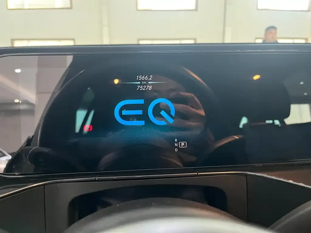 Mercedes-Benz EQC — фото 9