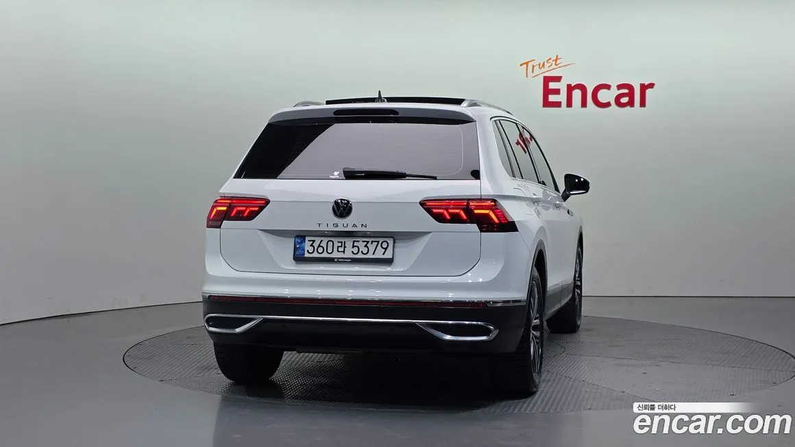 Volkswagen Tiguan — фото 6