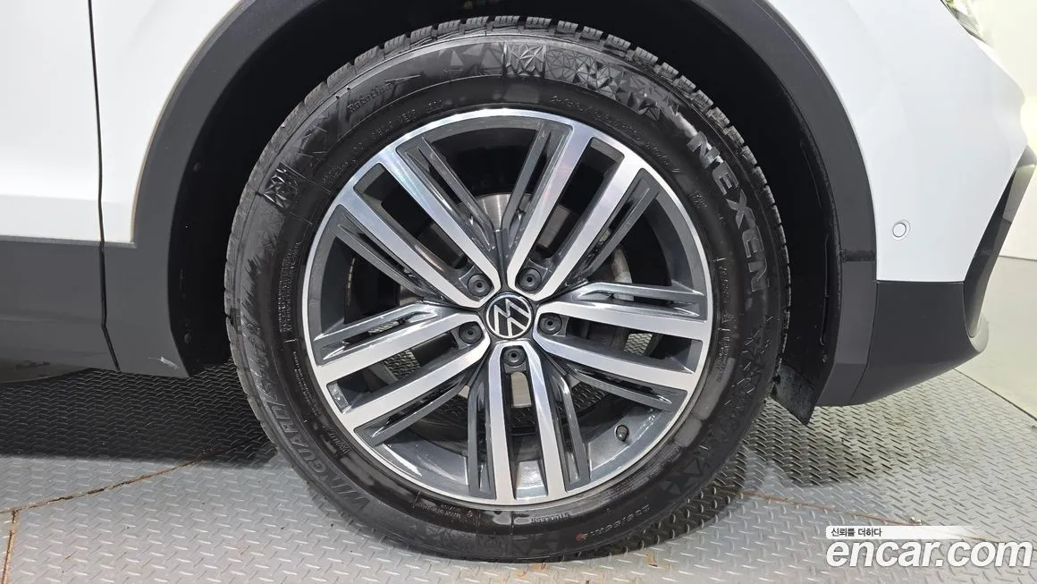 Volkswagen Tiguan — фото 8