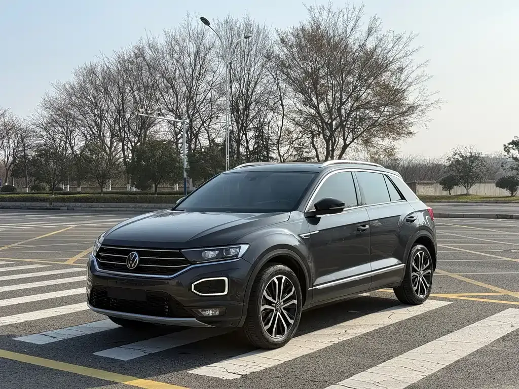 Volkswagen T-Roc — фото 1