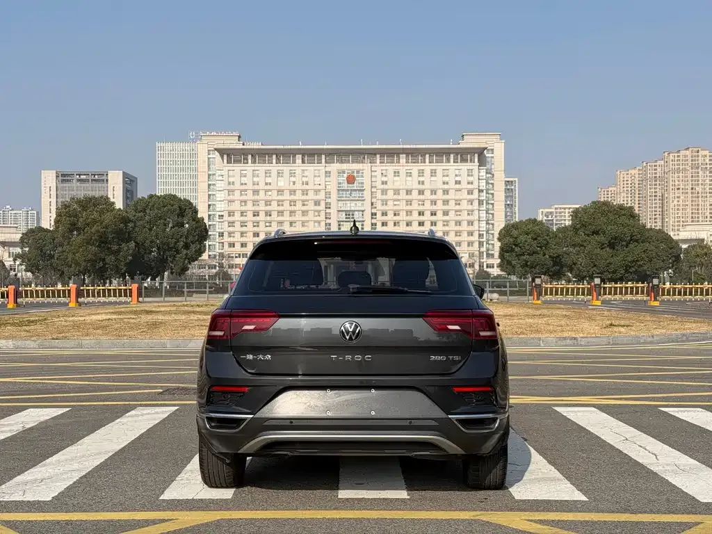 Volkswagen T-Roc — фото 8