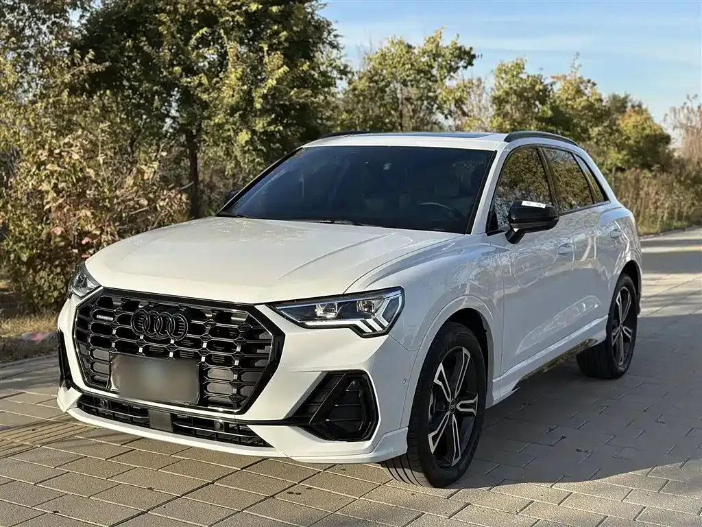 Audi Q3 — фото 1