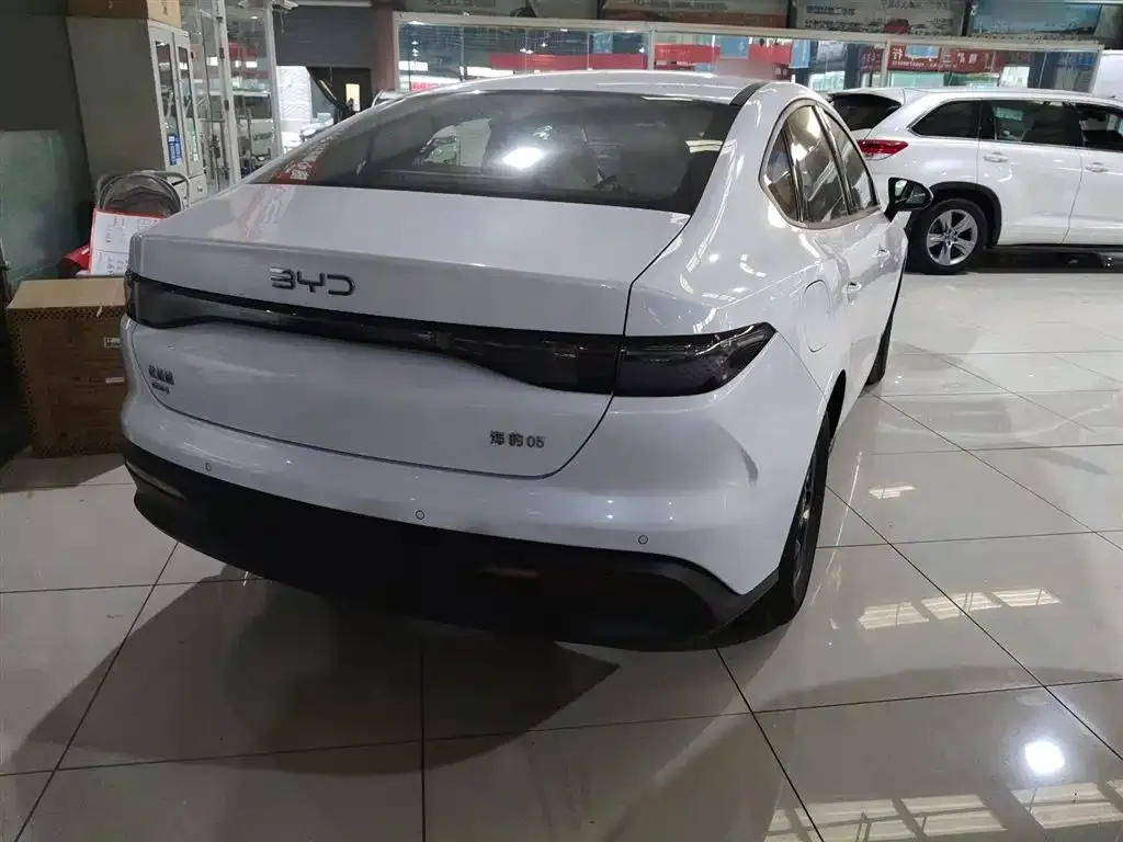 BYD Seal 05 DM-i — фото 7