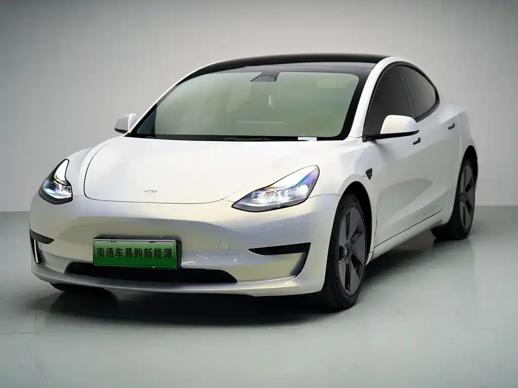 Tesla Model 3 — фото 1